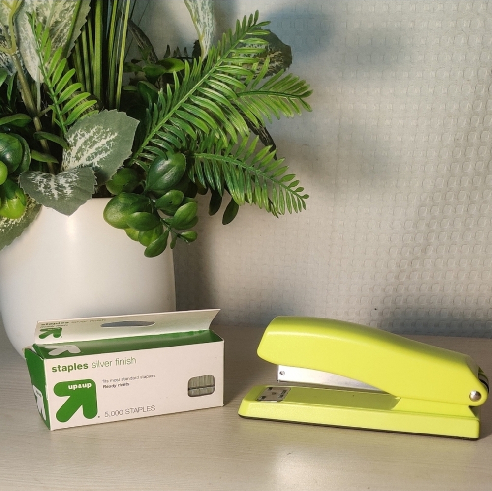 Yoobi Lime Green Stapler with Staples L 5.5"
